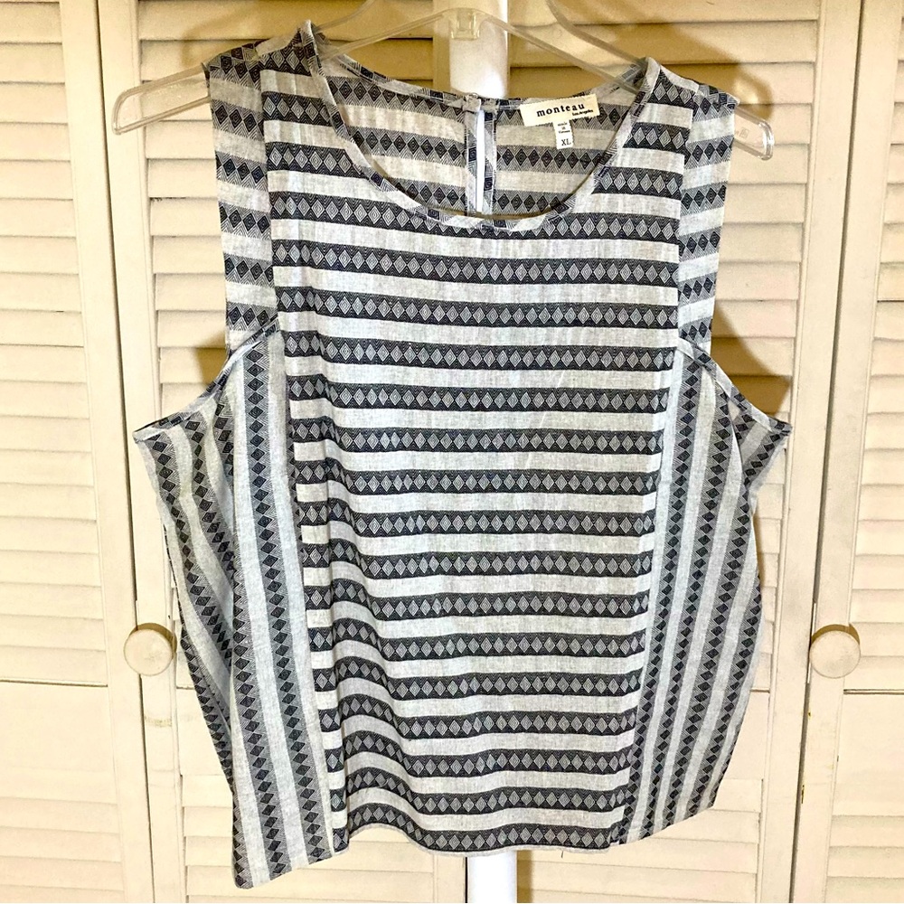 NWT Monteau Los Angeles Sleeveless Top